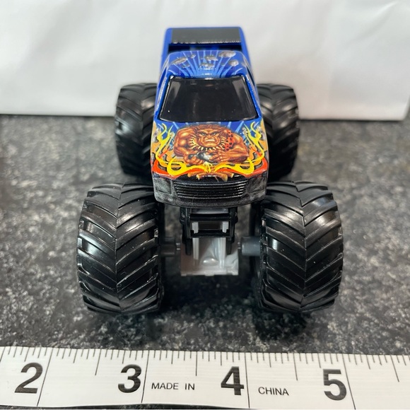 Official Monster Jam Stone Crusher die-cast monster truck, 1:64 scale - Picture 3 of 6